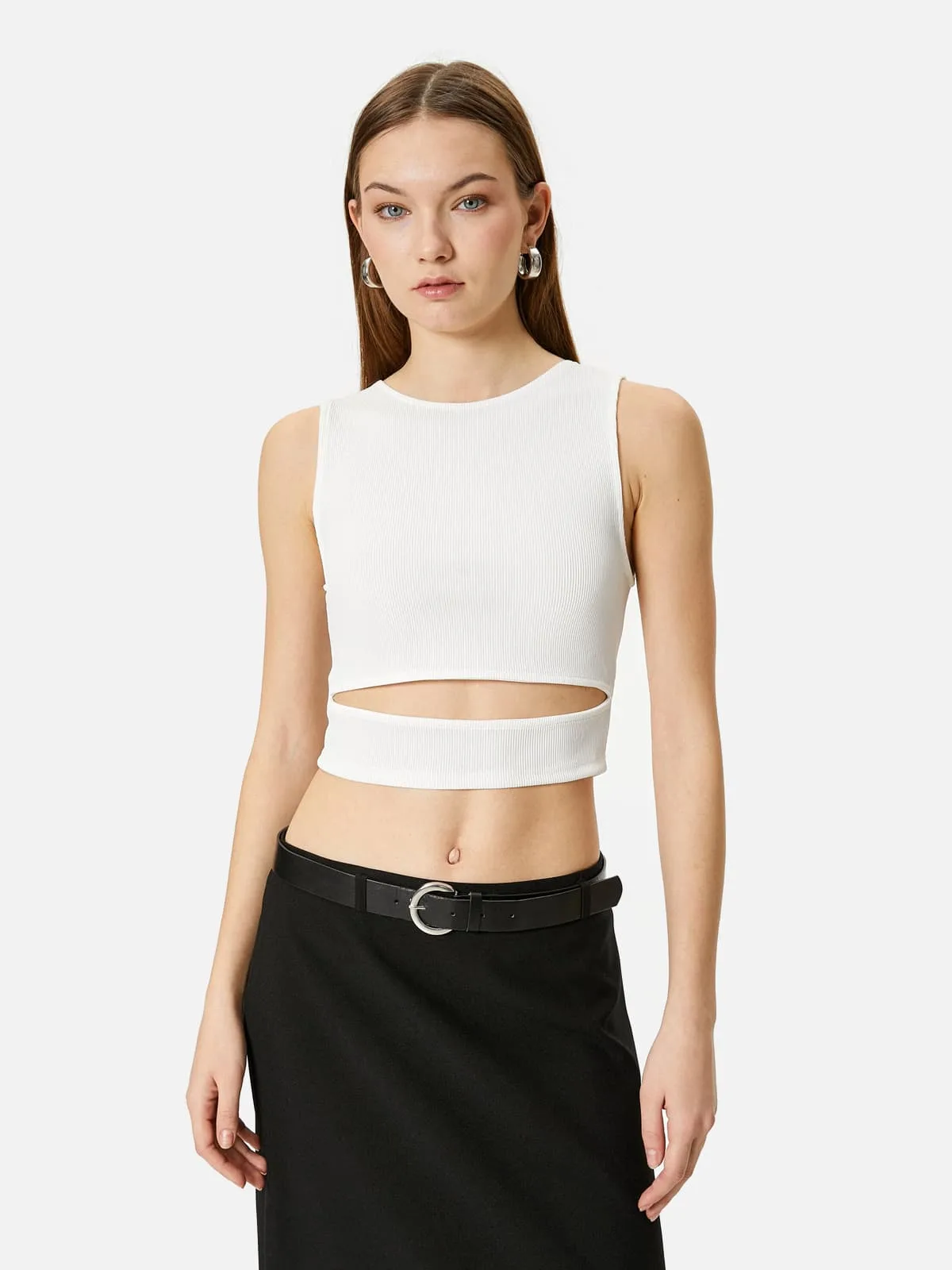 Short-Fit Sporty Round Neck T-shirt - White